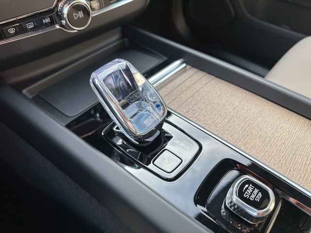 New 2026 Volvo XC60 B5 Plus w/ Climate Package AWD/4WD image 16