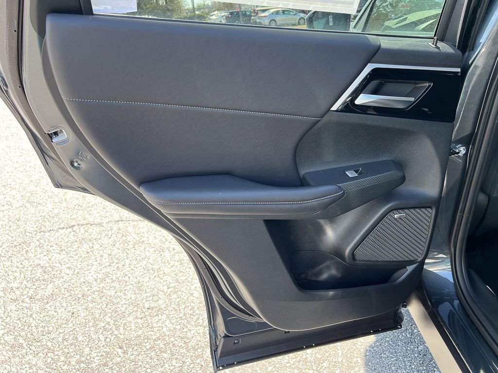 New 2026 Mitsubishi Outlander SE image 28