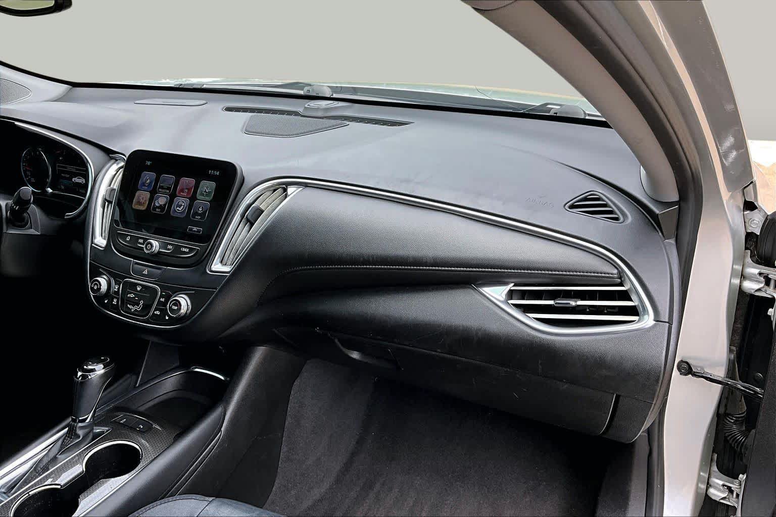 Used 2017 Chevrolet Malibu LT w/ Leather Package FWD image 19