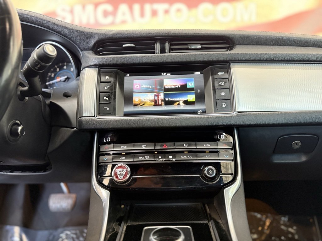 Used 2017 Jaguar XF Premium image 27