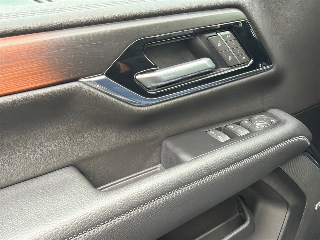 Used 2025 GMC Yukon Denali w/ Denali Reserve Package image 41