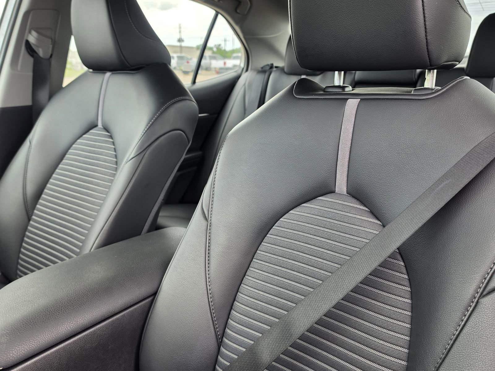 Used 2024 Toyota Camry SE image 6