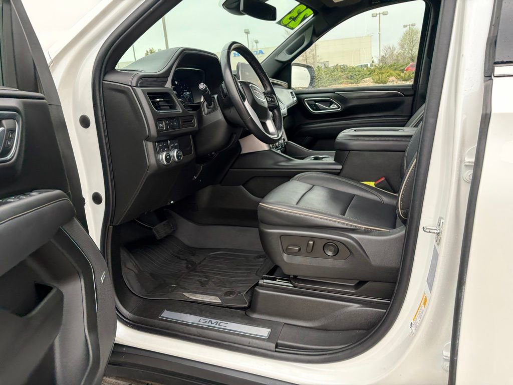 Used 2023 GMC Yukon SLT AWD/4WD image 15