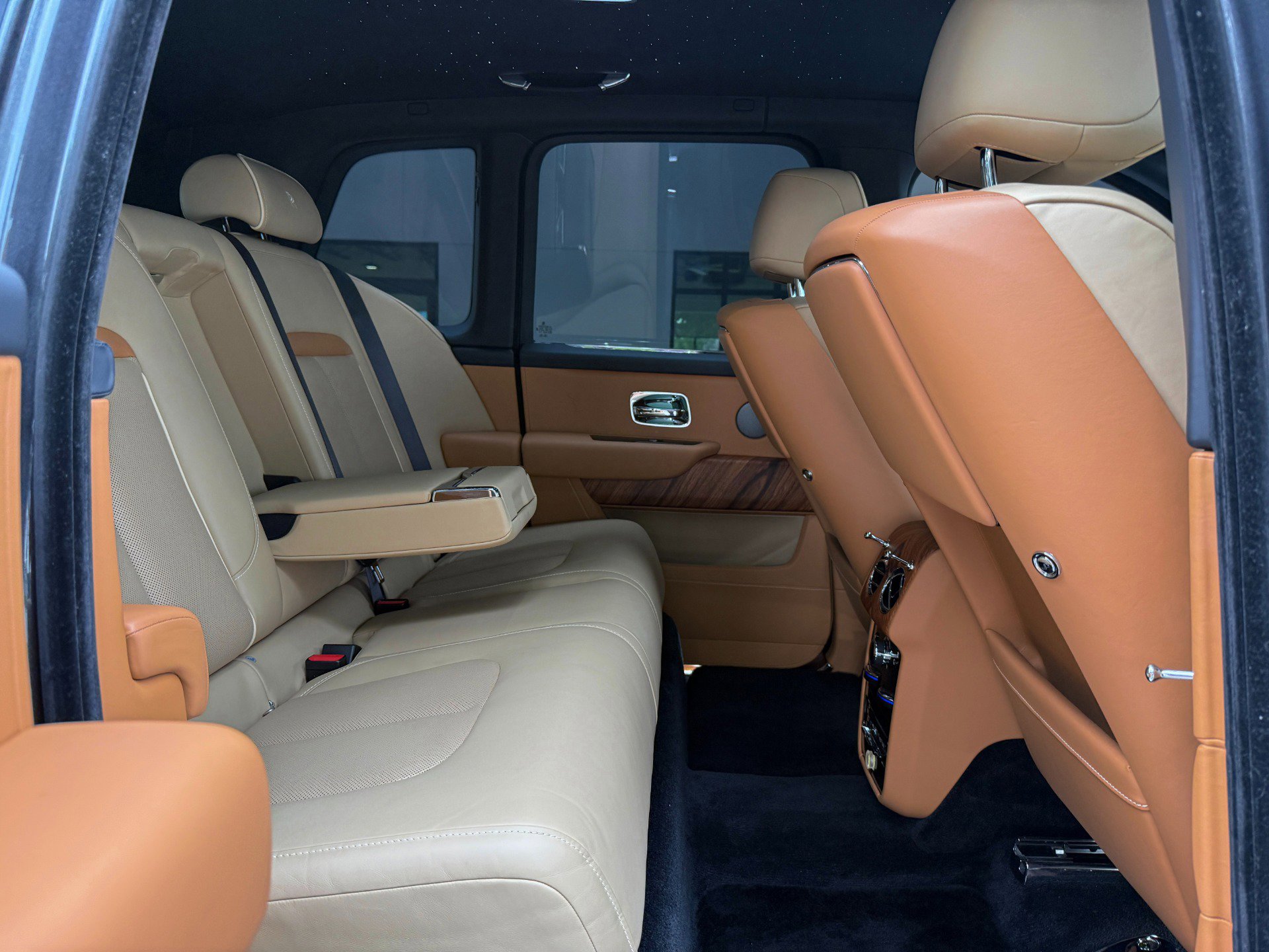 Used 2022 Rolls-Royce Cullinan AWD/4WD image 39
