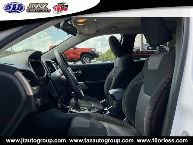 Used 2018 Jeep Cherokee Latitude FWD image 11