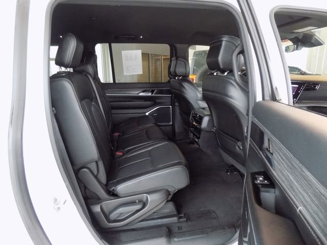 Certified 2024 Jeep Wagoneer L Series II image 28