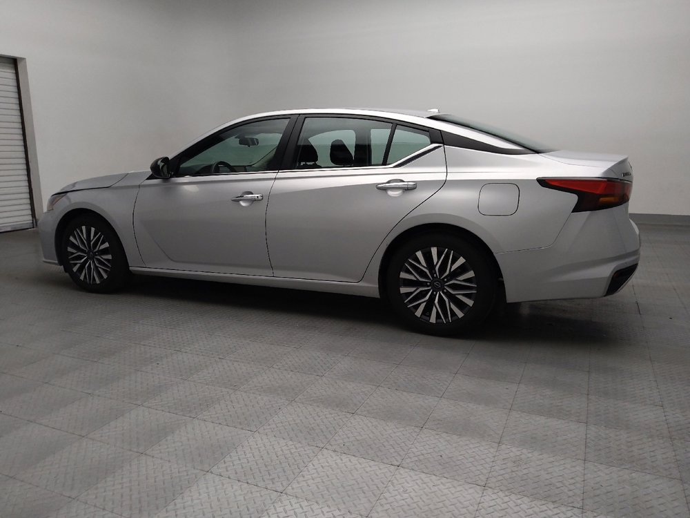 Used 2024 Nissan Altima 2.5 SV image 3
