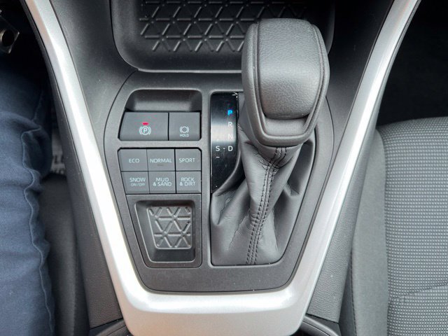 Used 2024 Toyota RAV4 LE AWD/4WD image 21