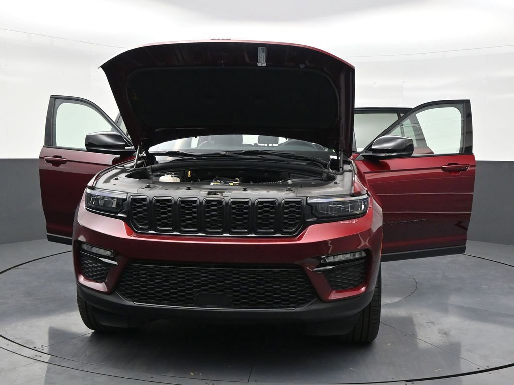 Used 2025 Jeep Grand Cherokee Limited w/ Black Appearance Package image 34