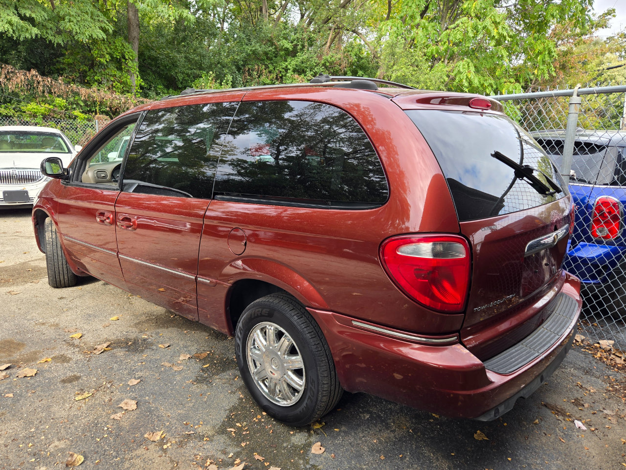 Used 2007 Chrysler Town & Country Limited image 6