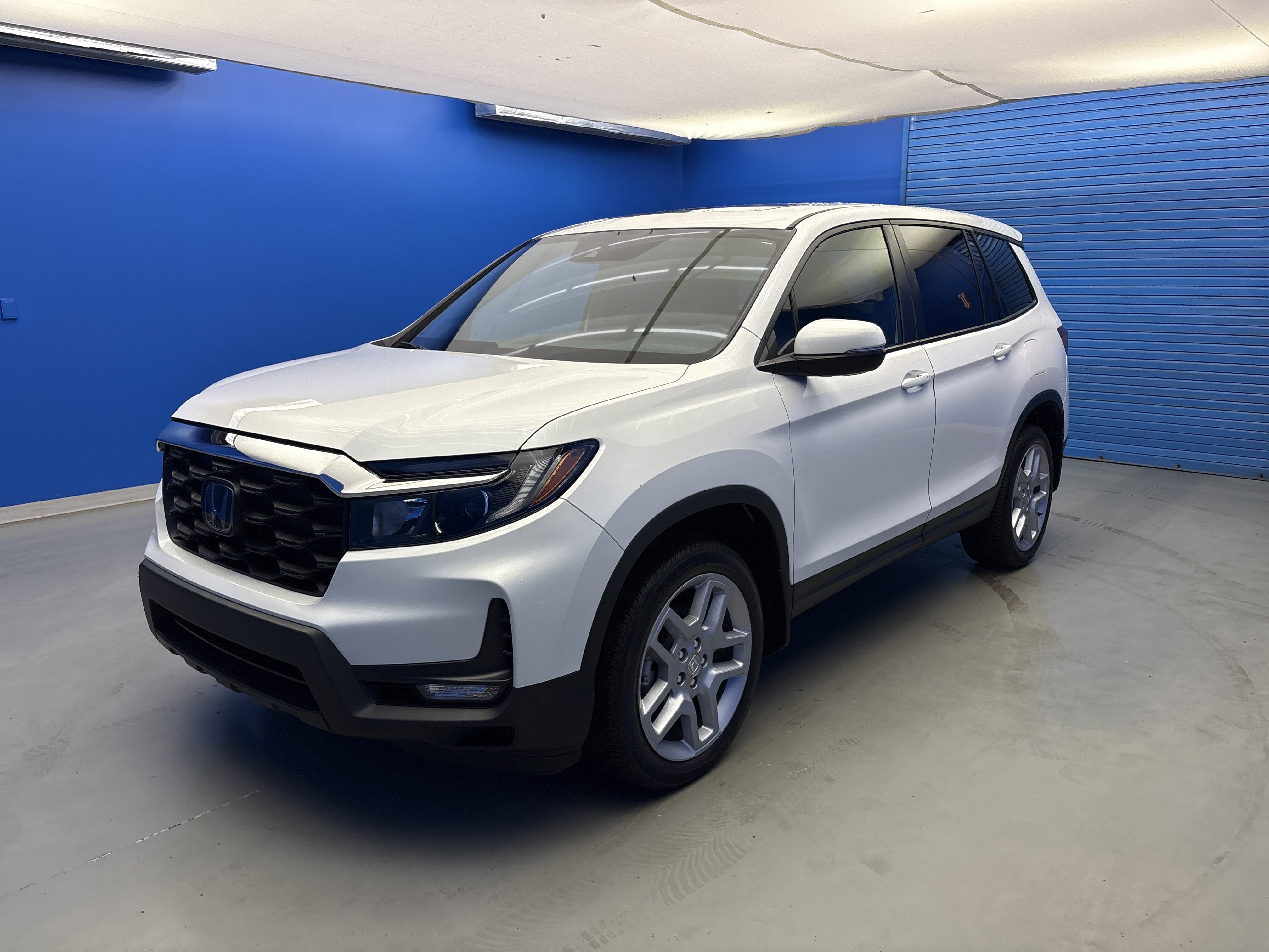 Used 2025 Honda Passport EX-L image 4