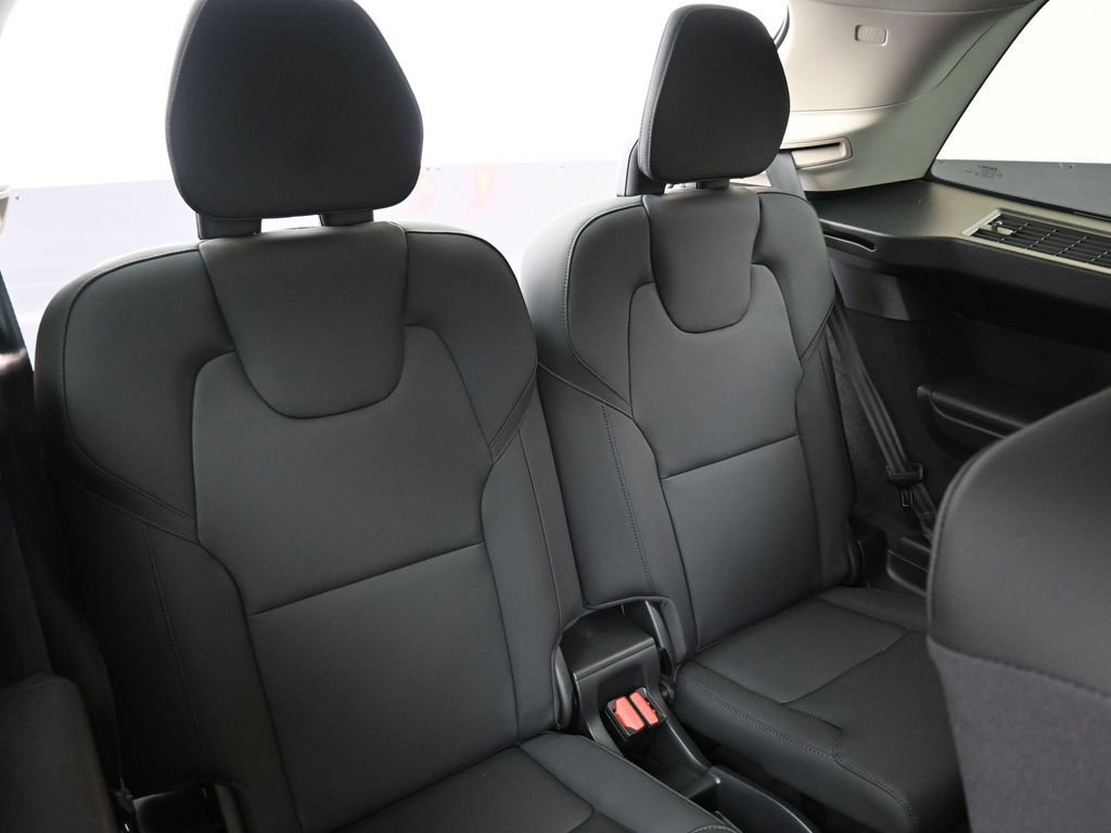 New 2026 Volvo XC90 B6 Plus w/ Protection Package Premier image 17