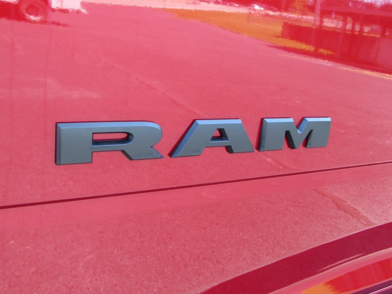 New 2026 RAM 2500 Big Horn AWD/4WD image 32