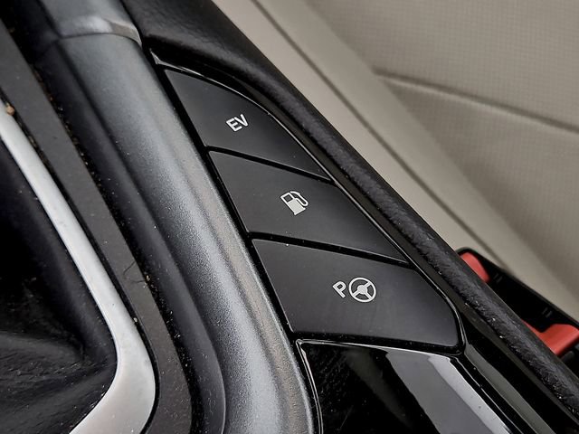 Used 2014 Ford Fusion Energi Titanium w/ Driver Assist Package image 26