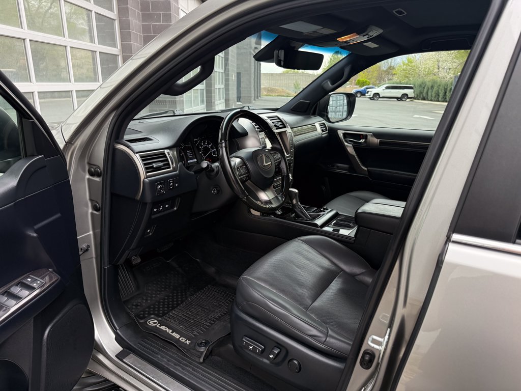 Used 2020 Lexus GX 460 Premium w/ Premium Package AWD/4WD image 33