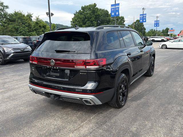 Used 2024 Volkswagen Atlas Peak Edition SE AWD/4WD image 4