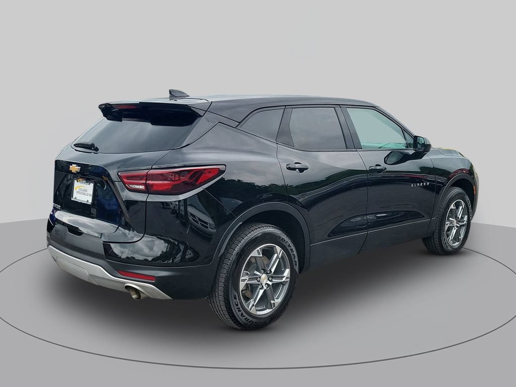 Used 2025 Chevrolet Blazer LT FWD image 3