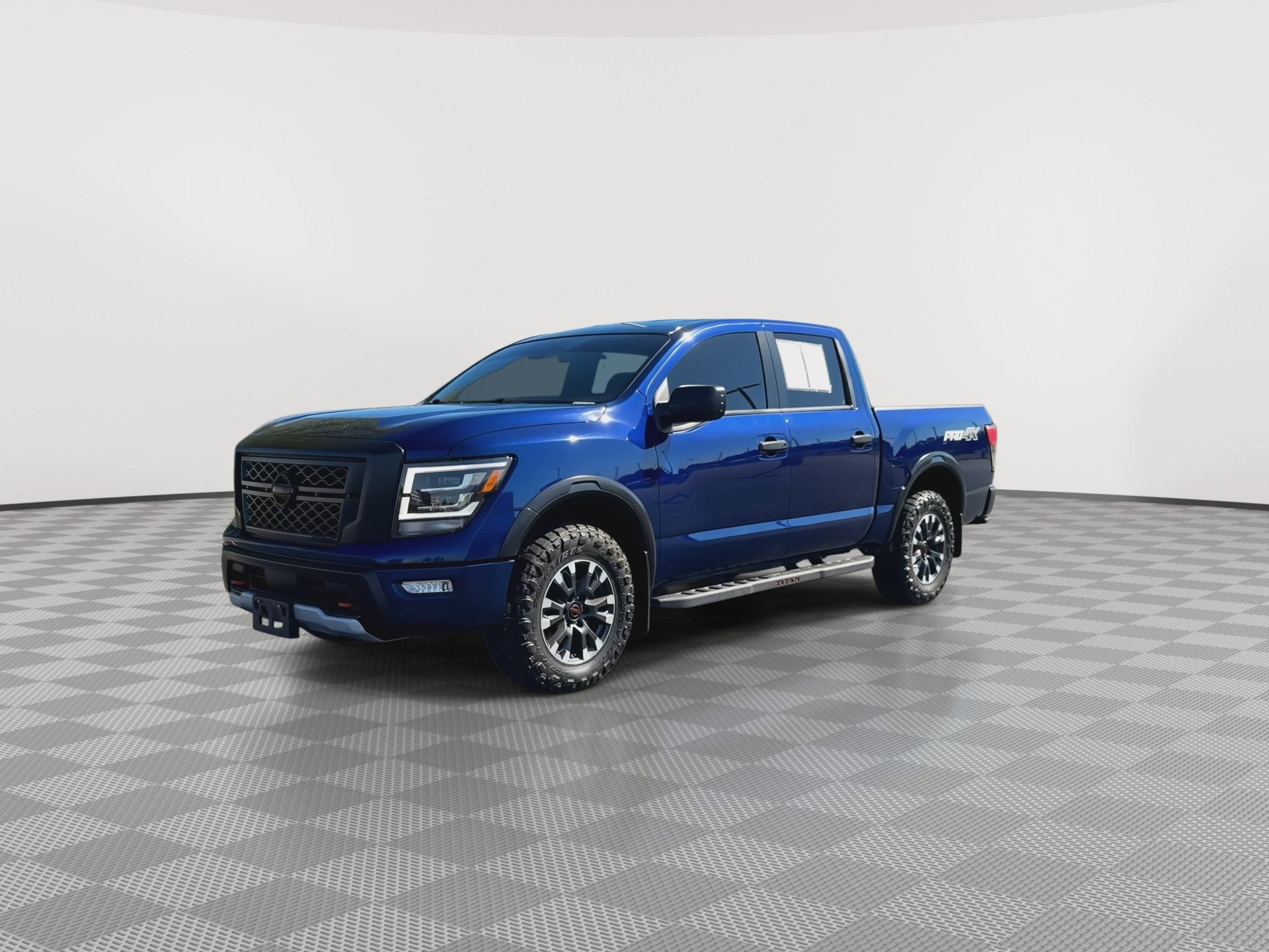 Used 2024 Nissan Titan PRO-4X w/ Pro-4x Utility Package AWD/4WD image 4