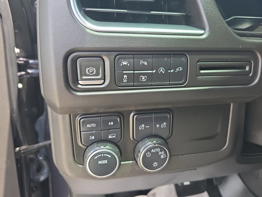 Used 2022 Chevrolet Tahoe LT w/ Luxury Package AWD/4WD image 28
