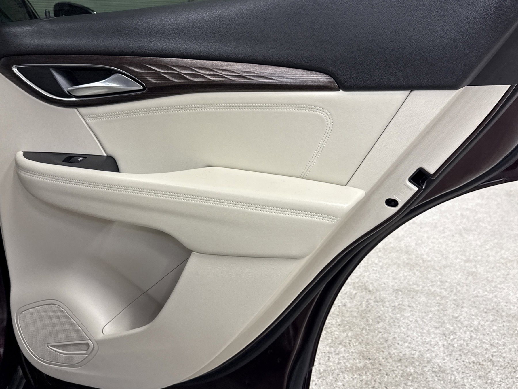 Used 2023 Buick Envision Avenir image 21