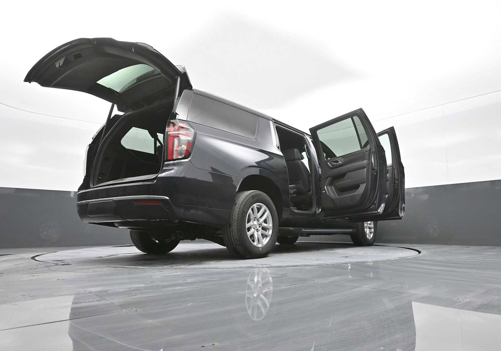 Used 2024 Chevrolet Suburban LT image 51