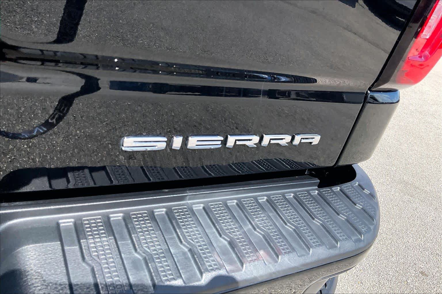 Used 2024 GMC Sierra 1500 Denali w/ Technology Package AWD/4WD image 10