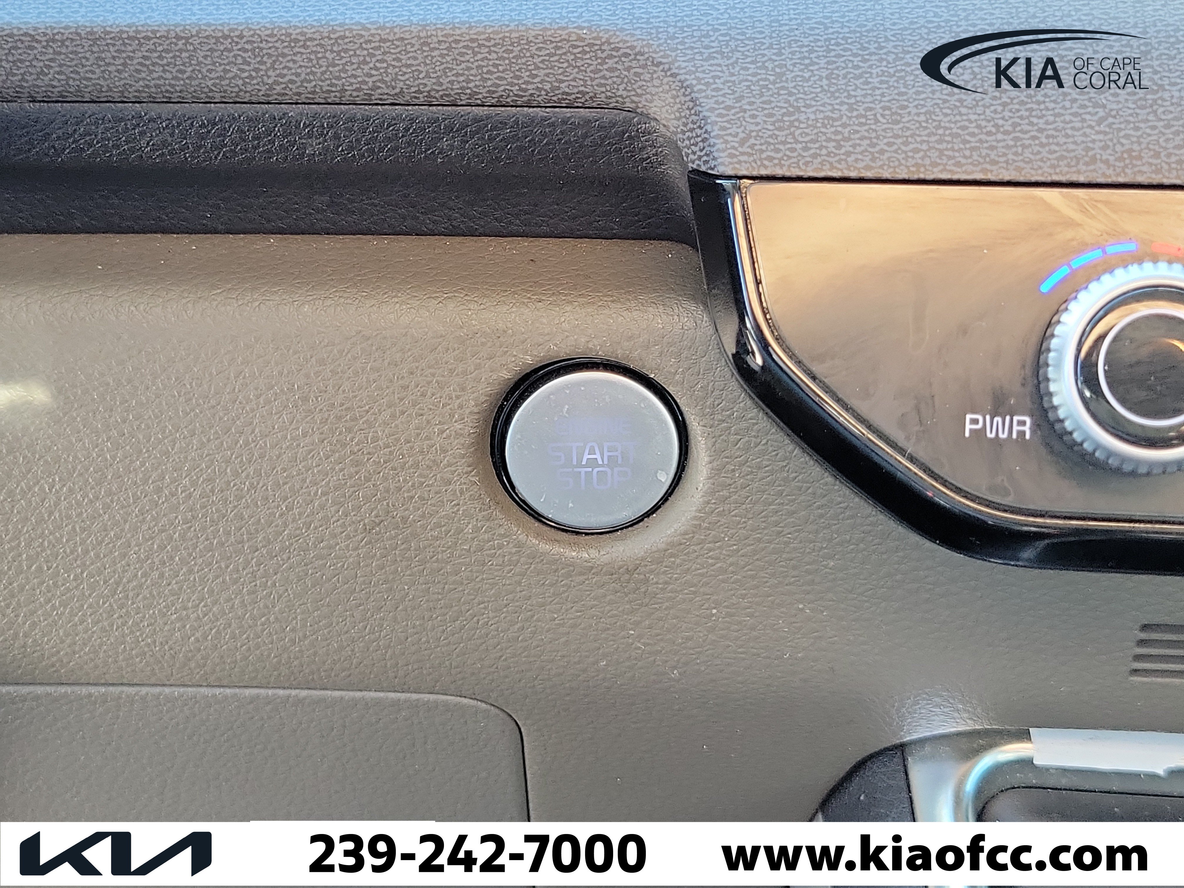 Certified 2025 Kia Carnival EX FWD image 30