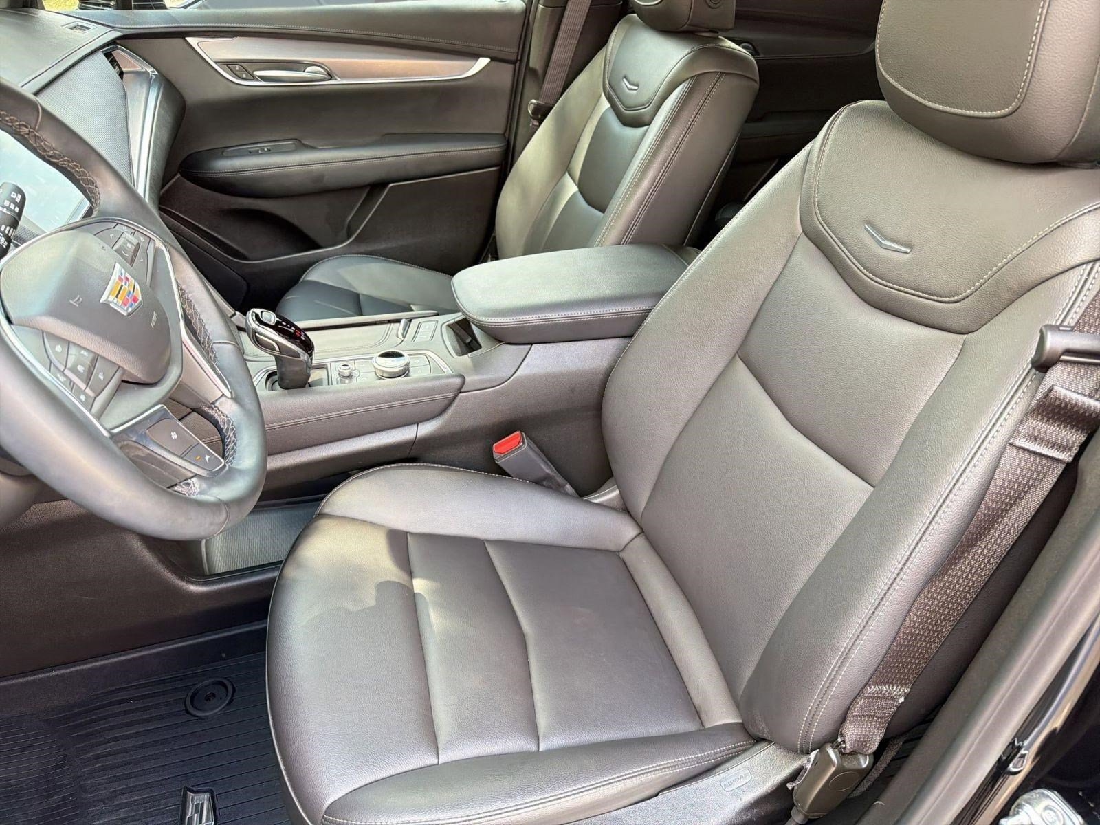 Certified 2025 Cadillac XT5 Luxury w/ LPO, Floor Liner Package FWD image 21