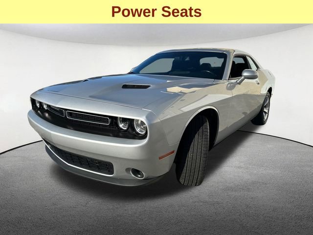 Used 2022 Dodge Challenger SXT image 5
