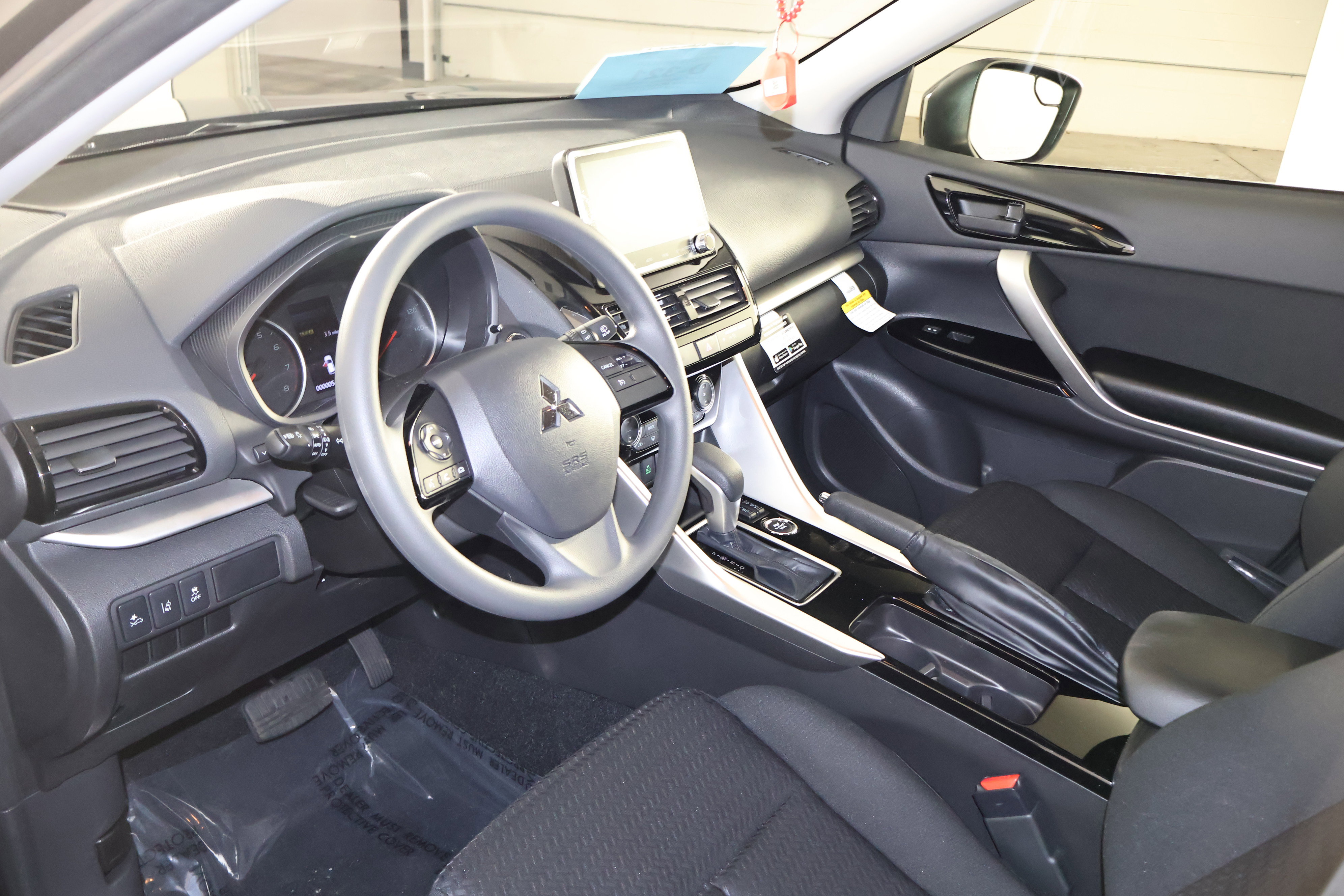 New 2026 Mitsubishi Eclipse Cross LE image 2