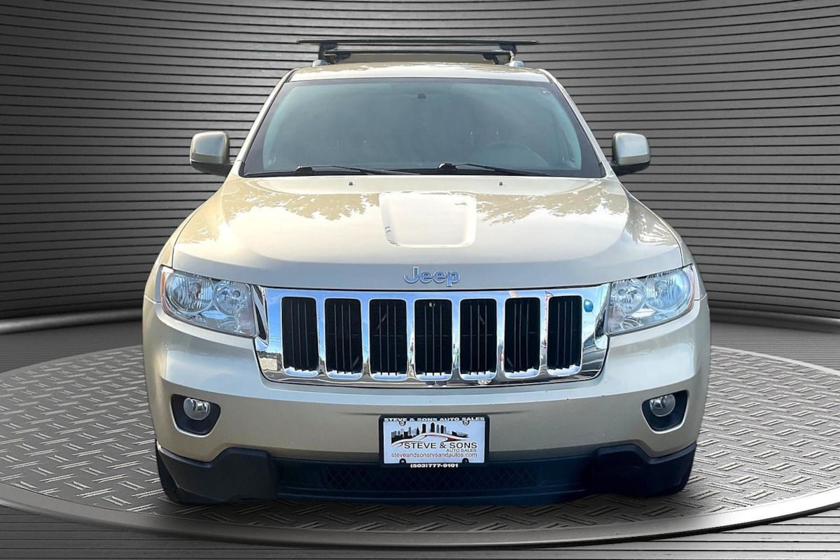 Used 2011 Jeep Grand Cherokee Laredo AWD/4WD image 2