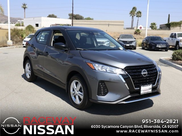 New 2025 Nissan Kicks S