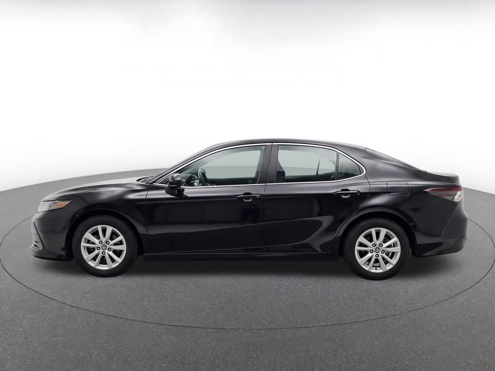 Used 2025 Toyota Camry LE FWD image 4