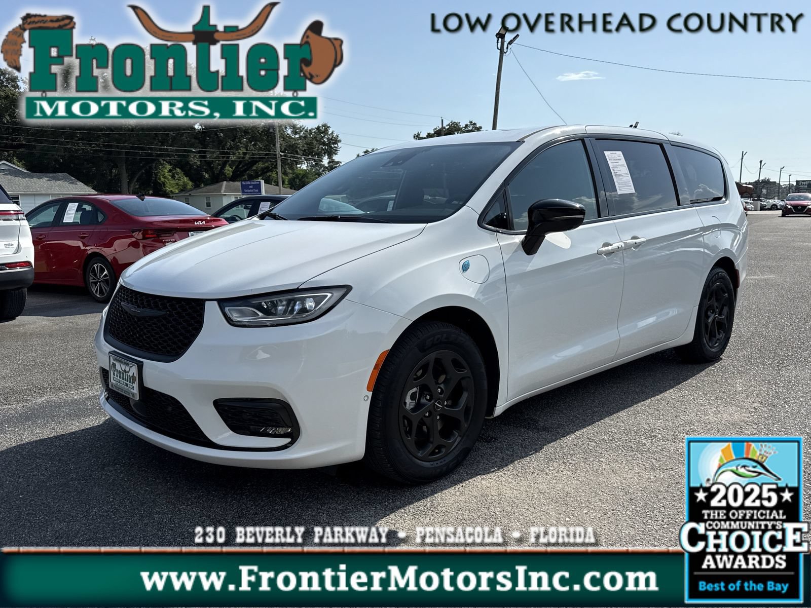 Used 2024 Chrysler Pacifica Limited FWD image 1
