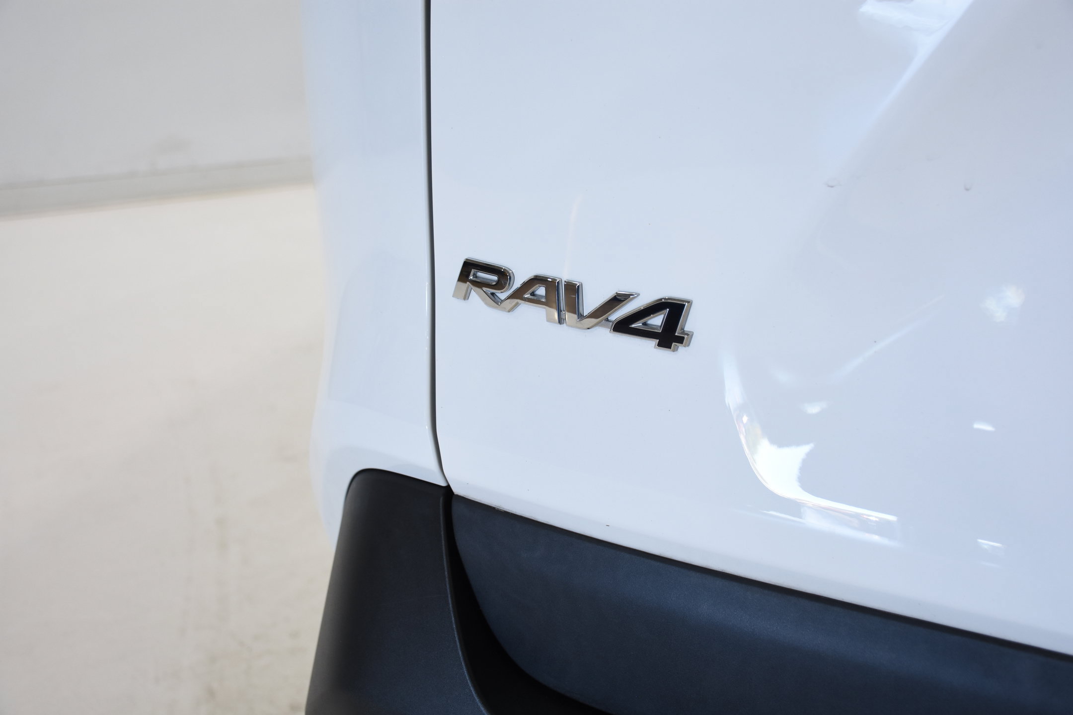 Used 2023 Toyota RAV4 LE FWD image 28