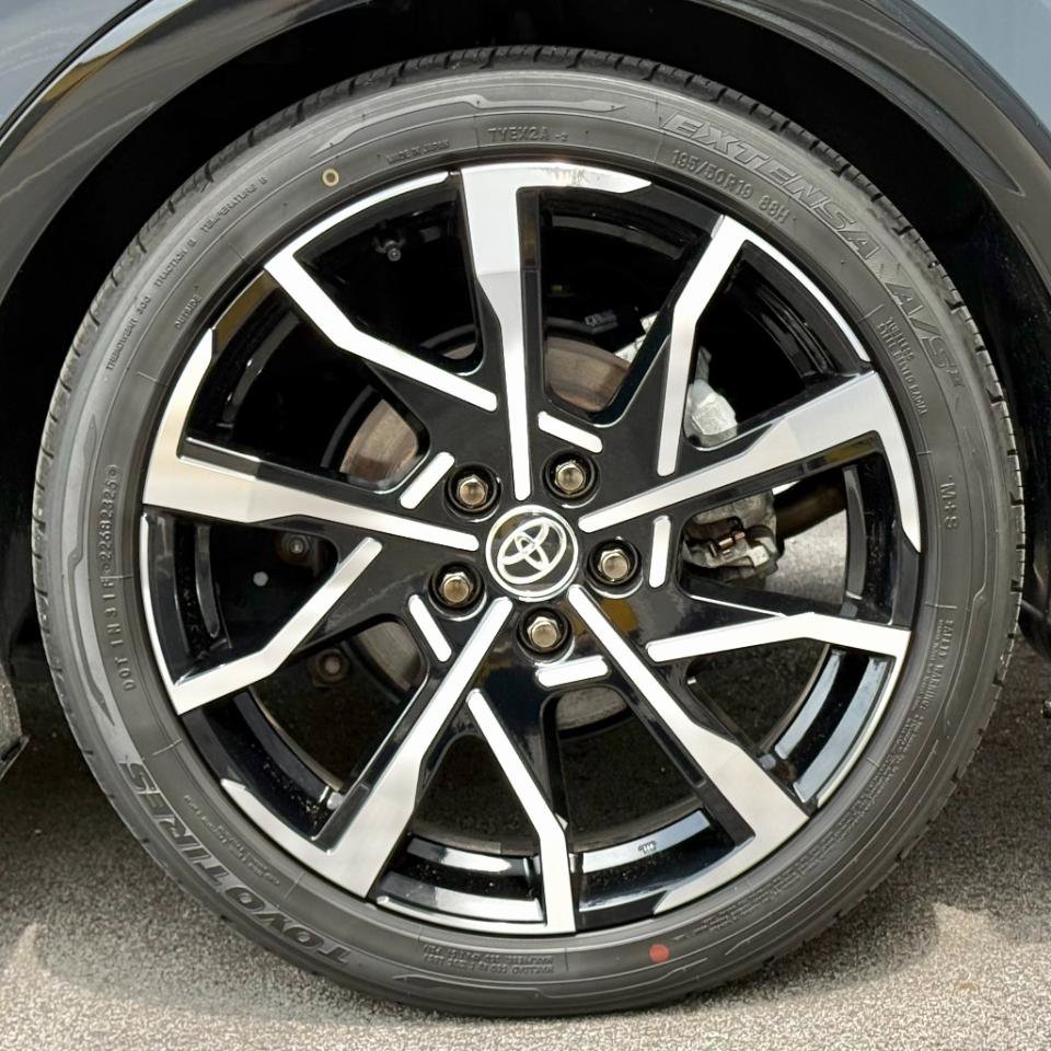 Used 2026 Toyota Prius Plug-In Hybrid FWD image 25