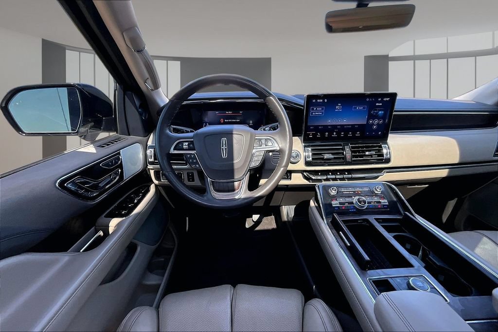 Used 2022 Lincoln Navigator Reserve AWD/4WD image 5