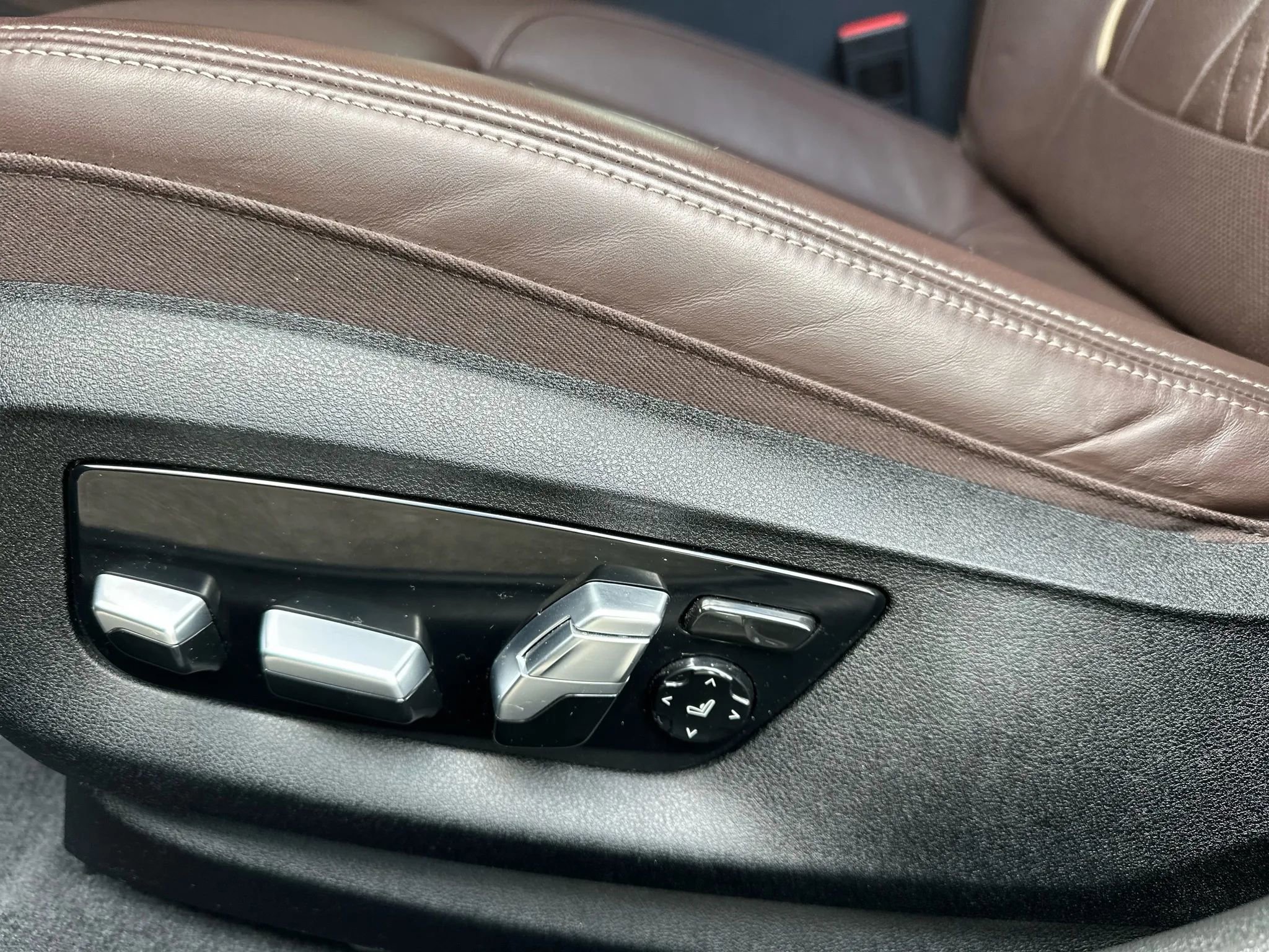 Used 2021 BMW M550i xDrive image 14