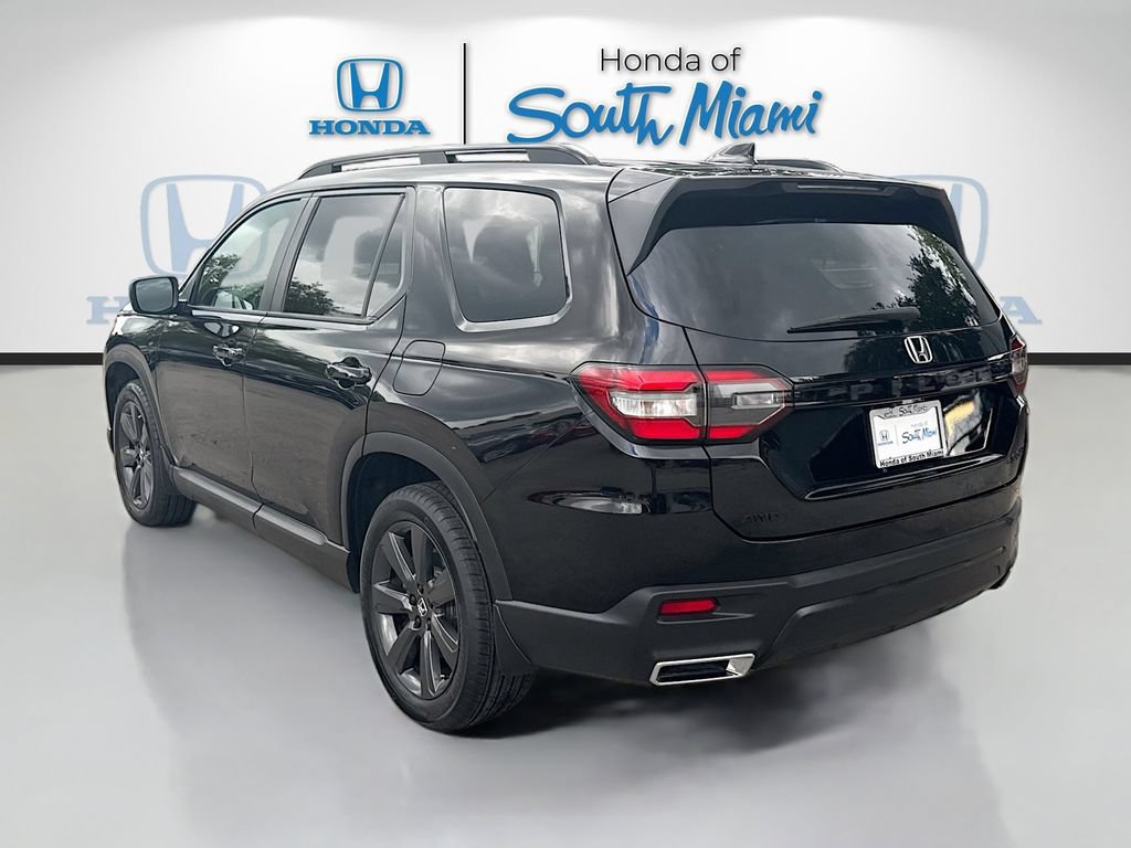 Used 2025 Honda Pilot Sport image 5