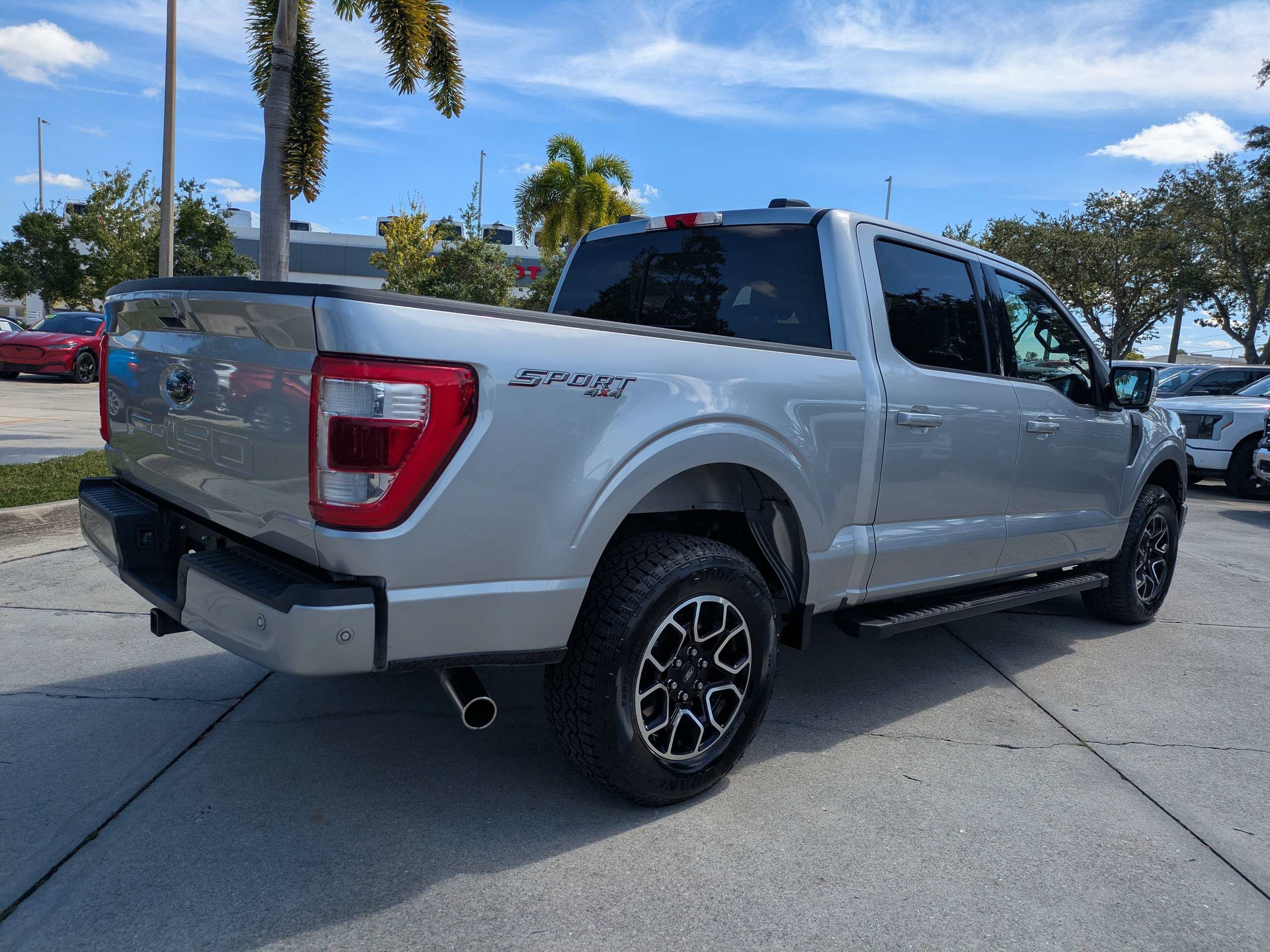 Used 2022 Ford F150 Lariat w/ Equipment Group 502A High AWD/4WD image 4