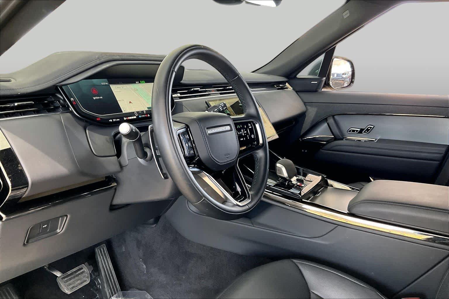 Used 2025 Land Rover Range Rover Sport SE AWD/4WD image 18