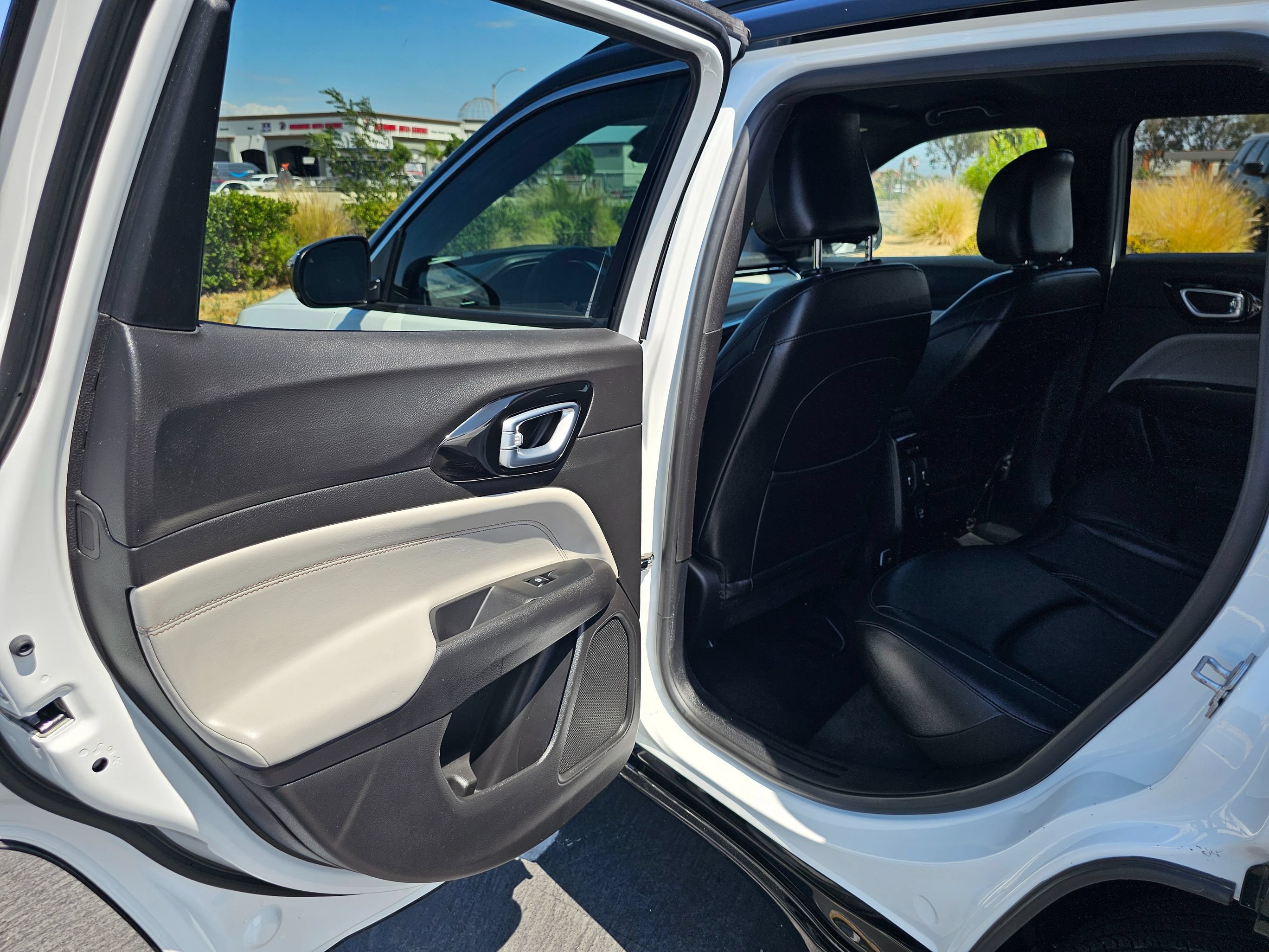 Used 2025 Jeep Compass Limited AWD/4WD image 17