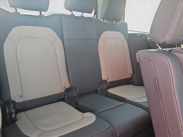 Used 2023 Land Rover Defender 130 X-Dynamic SE image 20