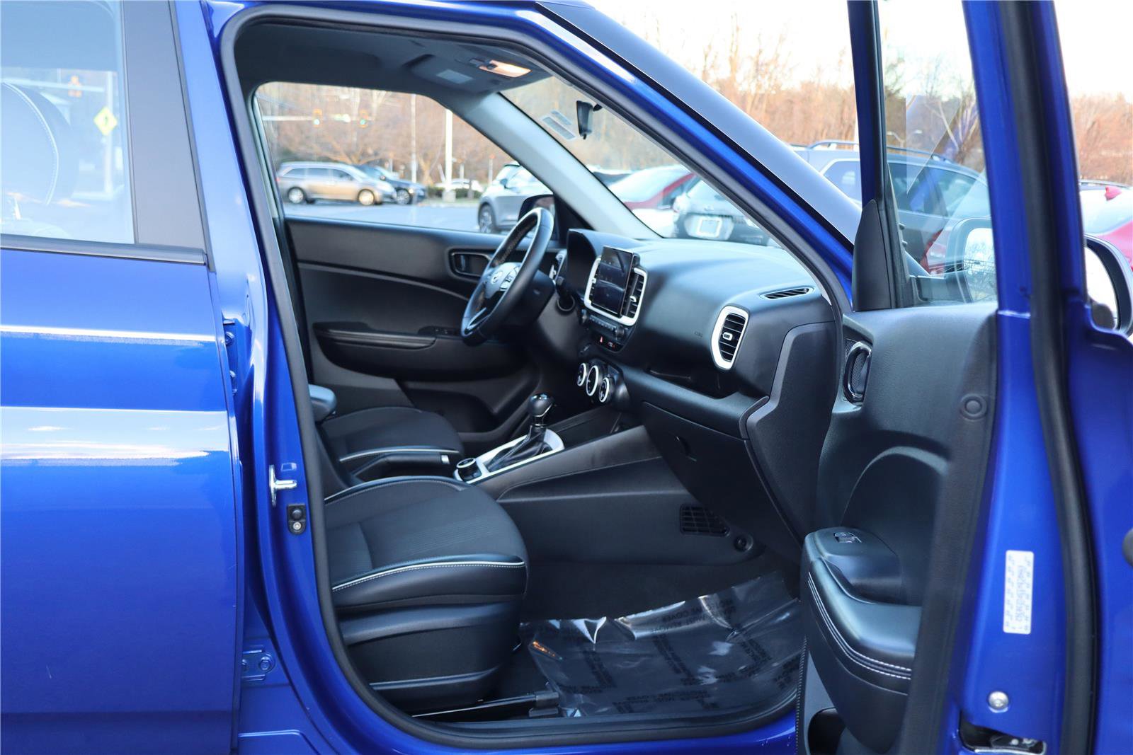 Used 2023 Hyundai Venue Limited w/ Cargo Package image 30