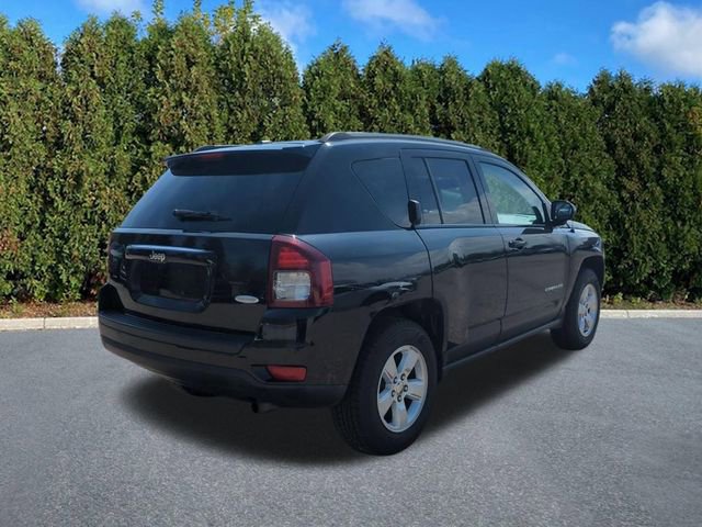 Used 2017 Jeep Compass Latitude FWD image 4