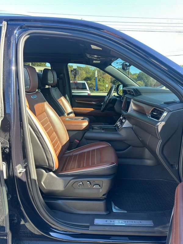 Used 2023 GMC Yukon Denali Ultimate image 11