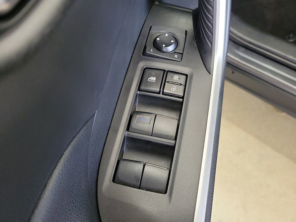 Used 2020 Toyota RAV4 XLE w/ Convenience Package FWD image 23