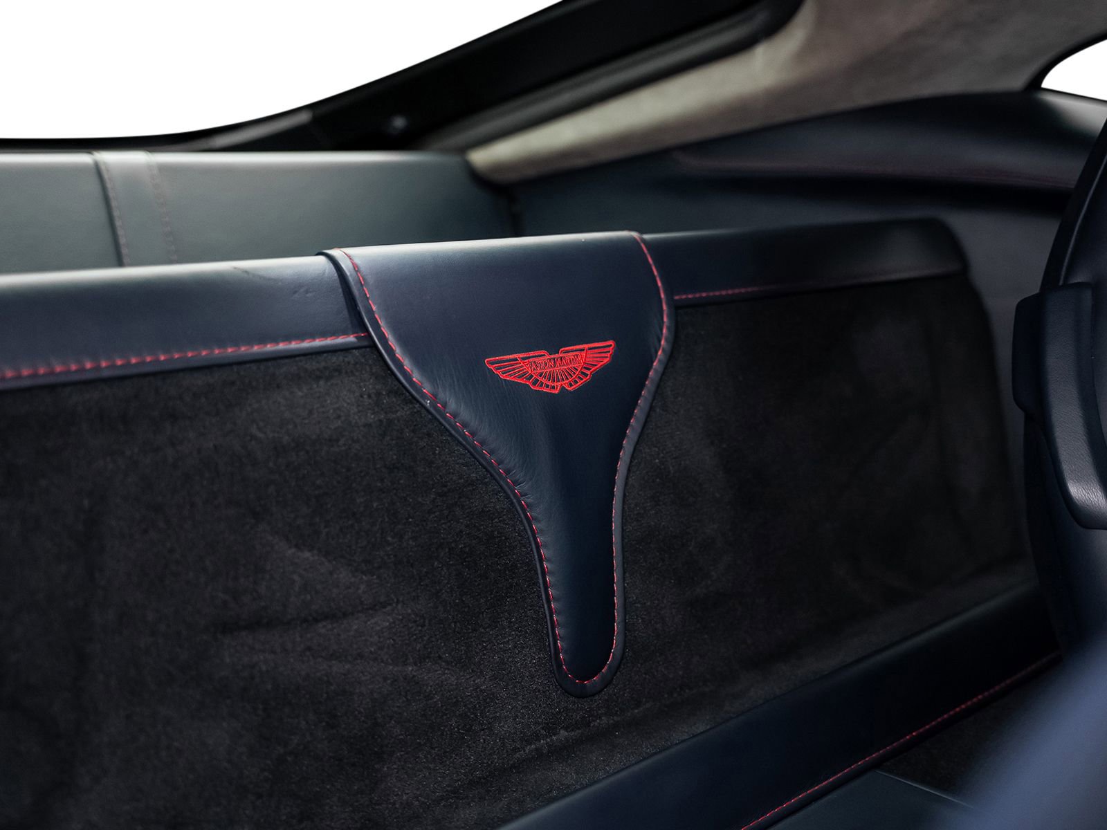 Used 2020 Aston Martin V8 Vantage Coupe RWD image 37