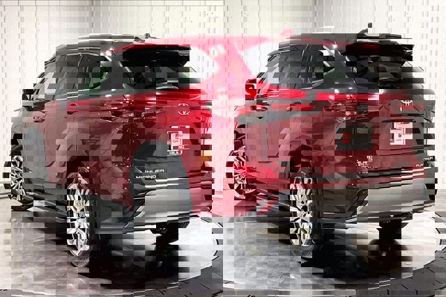 Used 2026 Toyota Highlander Platinum image 12