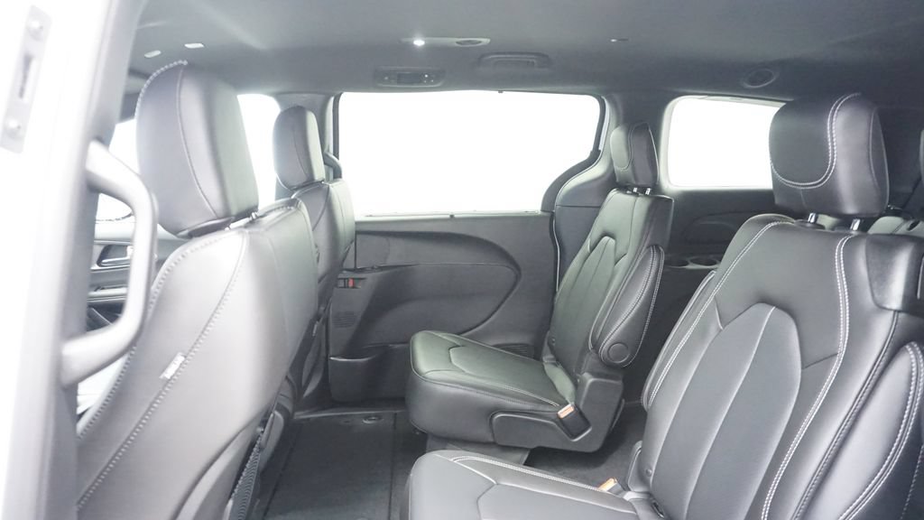 New 2026 Chrysler Voyager LX FWD image 24